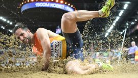 El español Eusebio Cáceres compite en la final de salto de longitud masculino durante el Campeonato Mundial de Atletismo en Pista Cubierta Kujary Pomorze 2026, Polonia.