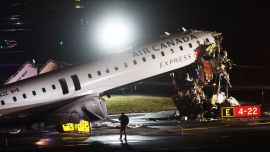 Chocó un avión con un camión de bomberos en el aeropuerto LaGuardia de Nueva York: hay dos muertos
