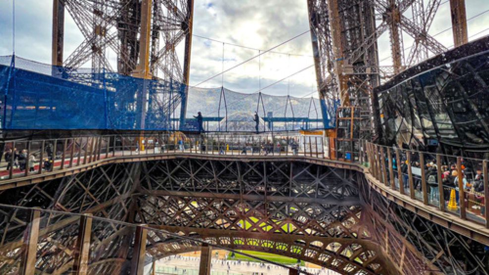 La torre Eiffel inauguró el "vértigo de la torre" con visitas únicas.