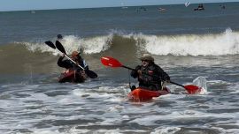 Corvinas grandes, kayaks en el agua y un clima ideal: el combo perfecto para otro fin de semana inolvidable en el mar.