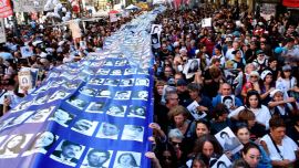 A 50 años del Golpe y con una Plaza de Mayo, comenzó el acto para blindar la Memoria
