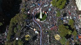 “Somos el país del Nunca Más y el pañuelo blanco”: una multitud colmó Plaza de Mayo a 50 años del Golpe