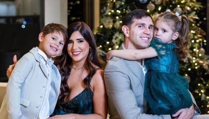 Las primeras vacaciones de Dibu Martínez y Mandinha en Suiza: lujo, paisajes alpinos y descanso en familia