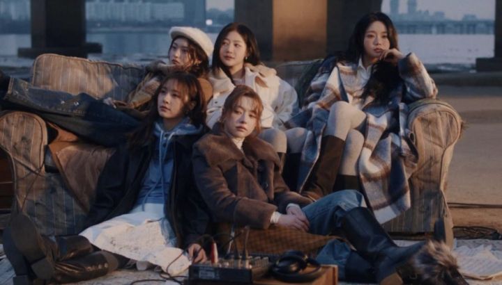 FIFTY FIFTY, el grupo de K-Pop que reversiona "Wish You Were Here" de Pink Floyd