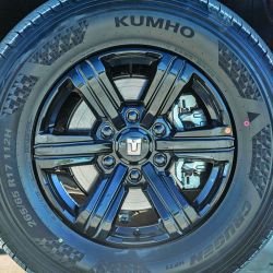 Mucho confort de alta calidad muy bien pensado y desarrollado para competir en su segmento, como el control de velocidad crucero off road.