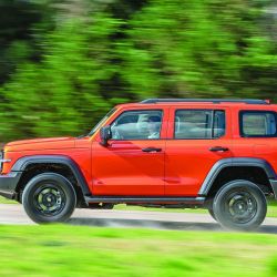 Mucho confort de alta calidad muy bien pensado y desarrollado para competir en su segmento, como el control de velocidad crucero off road.