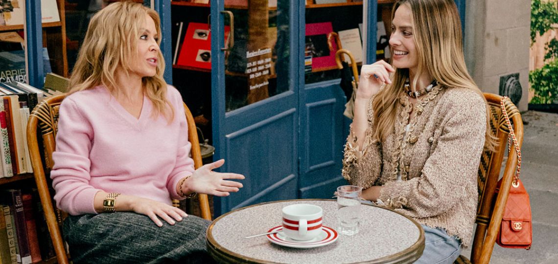 Detrás de escena: Margot Robbie y Kylie Minogue protagonizan la campaña del bolso Chanel 25
