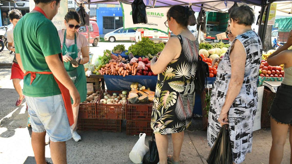 Inflación esperada en Argentina baja a 33,5% anual, pero sube a 4% en marzo