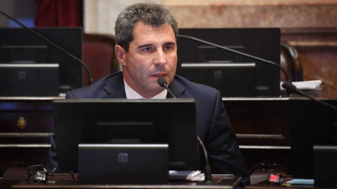 Sergio Uñac lanzó su candidatura presidencial y señaló a Axel Kicillof como su "contrincante directo"