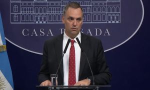 Manuel Adorni dio su primera conferencia de prensa tras el escándalo por sus viajes al exterior y la supuesta casa que le adjudican en un country