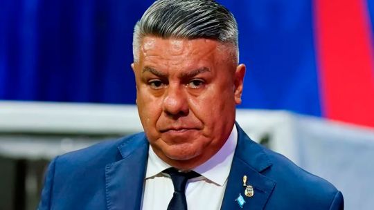 Claudio Tapia podrá salir del país: la Justicia le otorgó permisos especiales en medio de la investigación