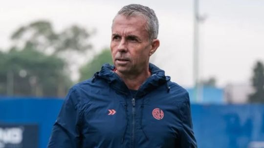 Gustavo Álvarez renunció como DT de San Lorenzo antes de la práctica tras volver de sus vacaciones