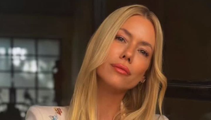 Nicole Neumann, la reina del boho: el jean flare estilo statement con el que marca tendencia