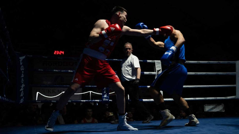 Los adolescentes de Groenlandia se aferran a la vida en un ring de boxeo