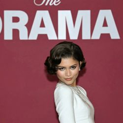 La actriz y cantante estadounidense Zendaya posa durante una sesión fotográfica previa al estreno de la película "Drama" en el Pathé Palace de París. | Foto:Blanca Cruz / AFP
