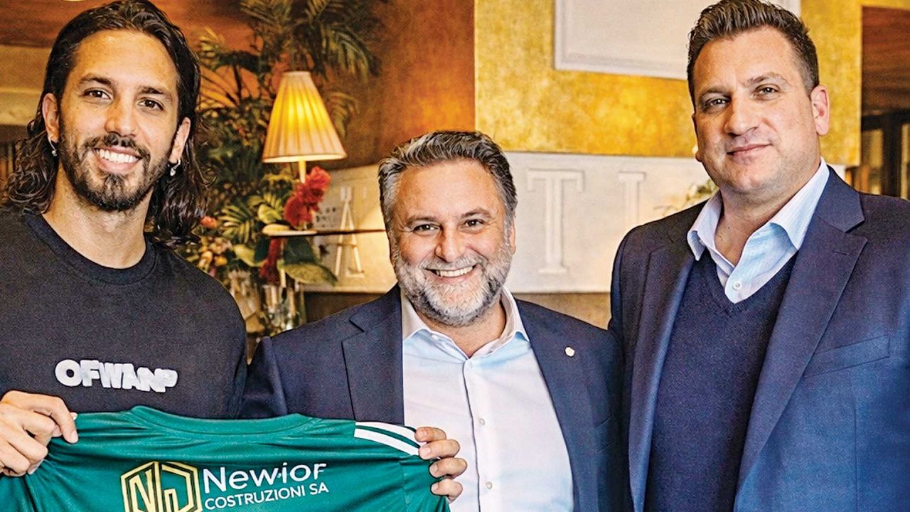 Maxi López adquirió el 40% de las acciones del club suizo FC Paradiso, pero duró solo un mes. La compra del Birmingham fue solo para los flashes. | Foto:Cedoc