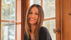 Adiós al sastrero clásico: Pampita impone el modelo monocromático que arrasa este otoño