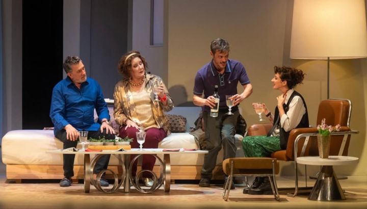 "Una Navidad de mierda": la comedia que vuelve a la cartelera con risas, caos familiar y actuaciones brillantes