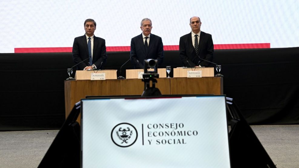 Elías Suárez, gobernador de Santiago del Estero, lanzó el Consejo Económico y Social y cuestionó al Gobierno nacional