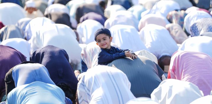 Personas asisten a las oraciones en Colombo, Sri Lanka.