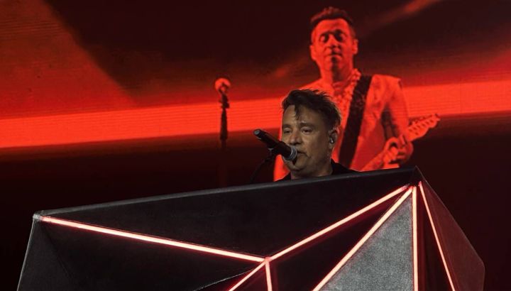 Así fue el primer show de Tan Biónica en Vélez: bajo la lluvia, con la sorpresa de Andrés Calamaro y un anuncio inesperado