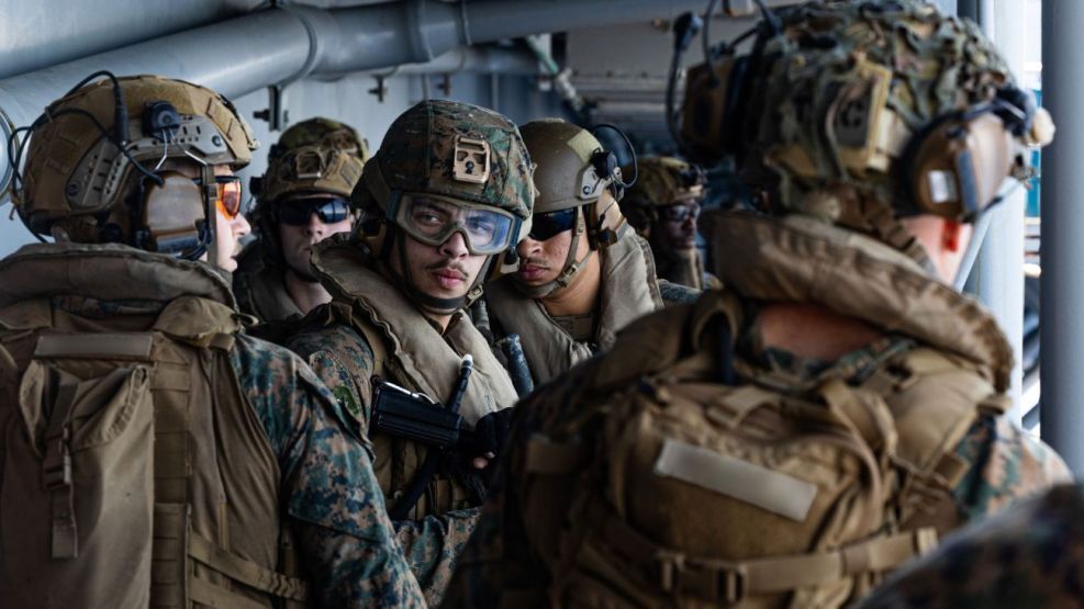 Buque anfibio llega a Medio Oriente