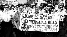 290326_abuelas_plaza_mayo_marcha_bebes_cautiverio_cedoc_g