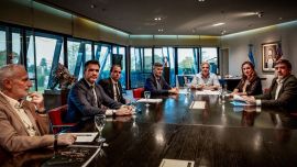 Llaryora impulsa una ley para prohibir naranjitas ilegales y regular la actividad en toda la provincia