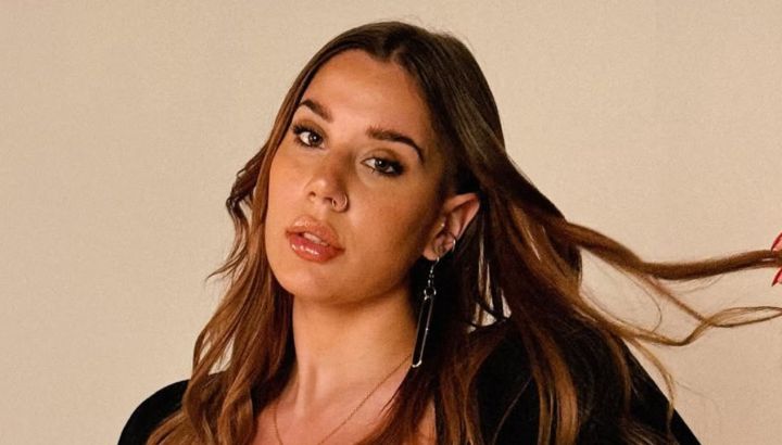 Así es la casa de La Tora Villar: estilo moderno, funcional y con un balcón transformado en gimnasio