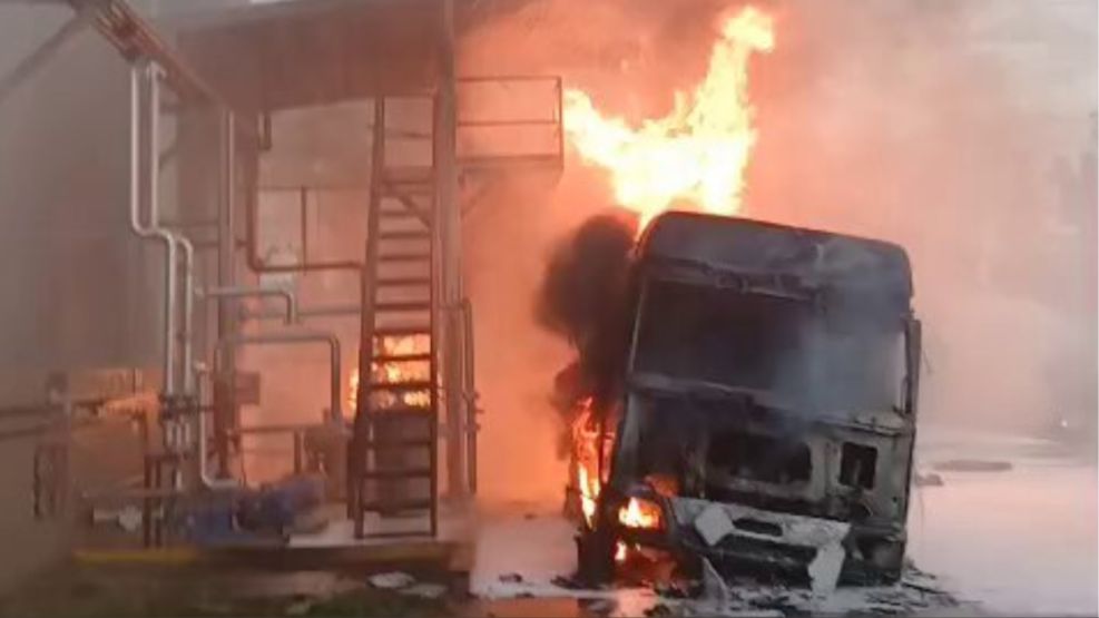 Incendio en refinería de Pilar