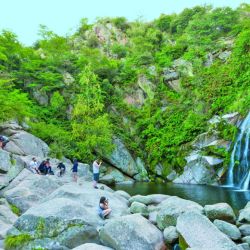 Días de relax en La Cumbrecita, combinados con la aventura de saltos en tirolesa.