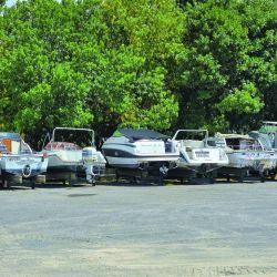 El invierno suele ser una época para buscar nueva guardería, ya que muchas camas quedan vacantes. Si la decisión es no navegar durante el invierno, dejar el tanque de combustible con un 20 % de carga.