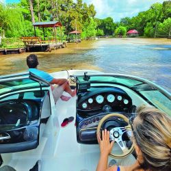 El invierno suele ser una época para buscar nueva guardería, ya que muchas camas quedan vacantes. Si la decisión es no navegar durante el invierno, dejar el tanque de combustible con un 20 % de carga.