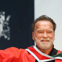 El actor de Hollywood y exgobernador del estado de California, Arnold Schwarzenegger, asiste a una ceremonia para recibir un doctorado honoris causa de la Universidad de Ulster en Belfast, Irlanda del Norte. | Foto:PAUL FAITH / AFP