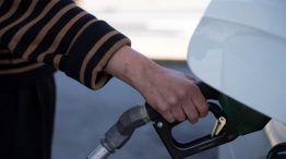 Recomiendan hacer teletrabajo ante el alza del petróleo.