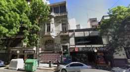 Subastan un petit hotel abandonado en Caballito. 