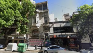 Subastan un petit hotel abandonado en Caballito. 