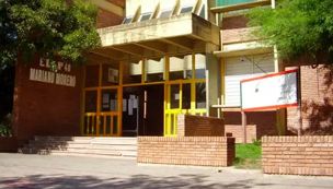 Fachada escuela de Santa Fe - San Cristóbal