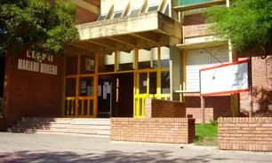 Fachada escuela de Santa Fe - San Cristóbal