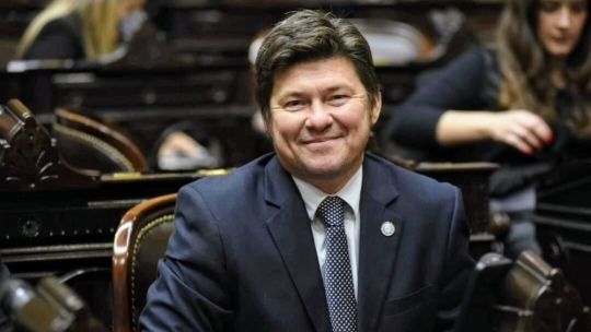"Solo pongo las manos en el fuego por Milei": un diputado libertario se despegó de la polémica en torno a Manuel Adorni