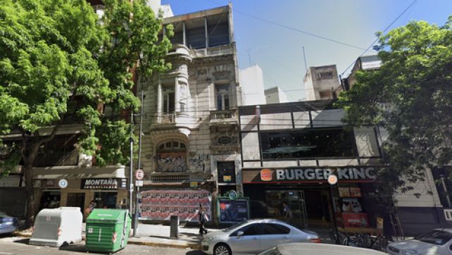 Subastan un petit hotel abandonado en Caballito. 
