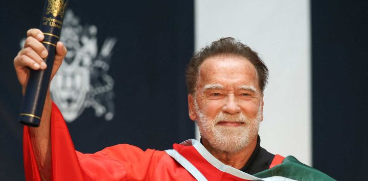 El actor de Hollywood y exgobernador del estado de California, Arnold Schwarzenegger, asiste a una ceremonia para recibir un doctorado honoris causa de la Universidad de Ulster en Belfast, Irlanda del Norte.