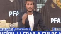 Hilarante: el periodista Tomás Dente se peleó con los zócalos de su programa