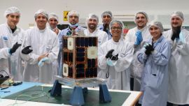 "Sale un cohete con 4 astronautas que van a la Luna y nosotros con un satélite, como Argentina", describió una ingeniera de la Conae