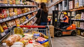 Inflación en alimentos: bajaron 0,4% la primera semana de abril, pero lácteos y carnes siguen bajo la lupa