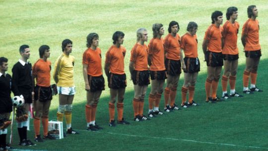 El legado táctico de la Naranja Mecánica: la revolución del fútbol total que transformó el juego