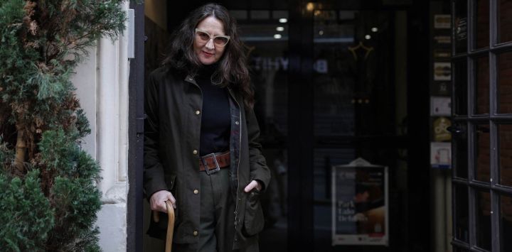 La directora de cine argentina Lucrecia Martel posa para un retrato durante el 38º Festival de Cine Latinoamericano Cinelatino en Toulouse, al sur de Francia.
