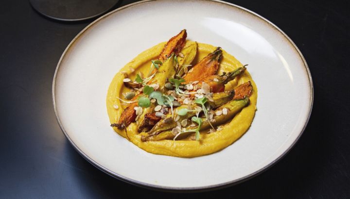 Receta de otoño: cómo hacer zanahorias asadas con hummus casero