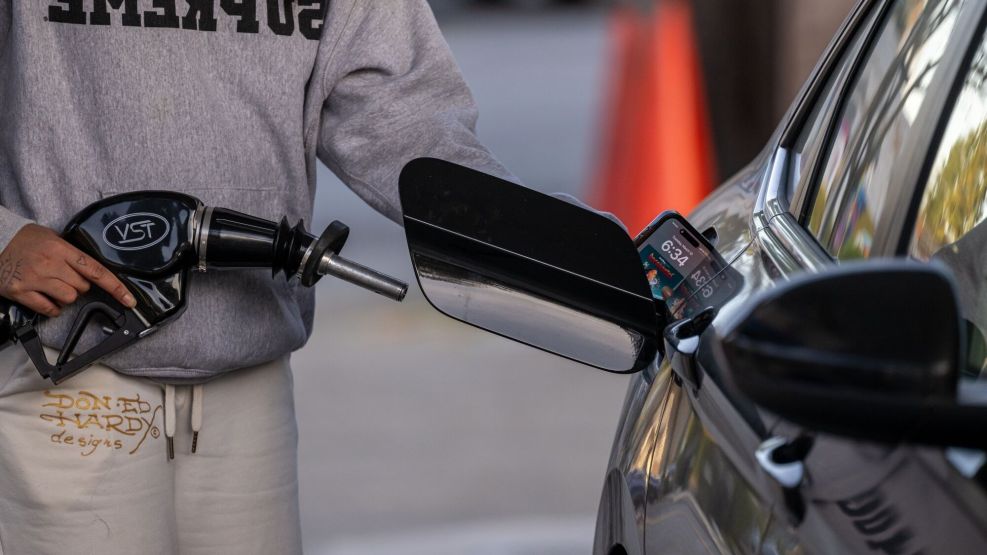 Oil Gains As Traders Grapple With Mixed US Messages On Hormuz