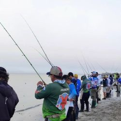 Ubicado frente a la Bahía de Samborombón, este pesquero natural ofrece condiciones ideales para la pesca variada de río y ría, con roncadoras y pejerreyes como especies predominantes, aunque siempre con chances de obtener piezas calificadas.